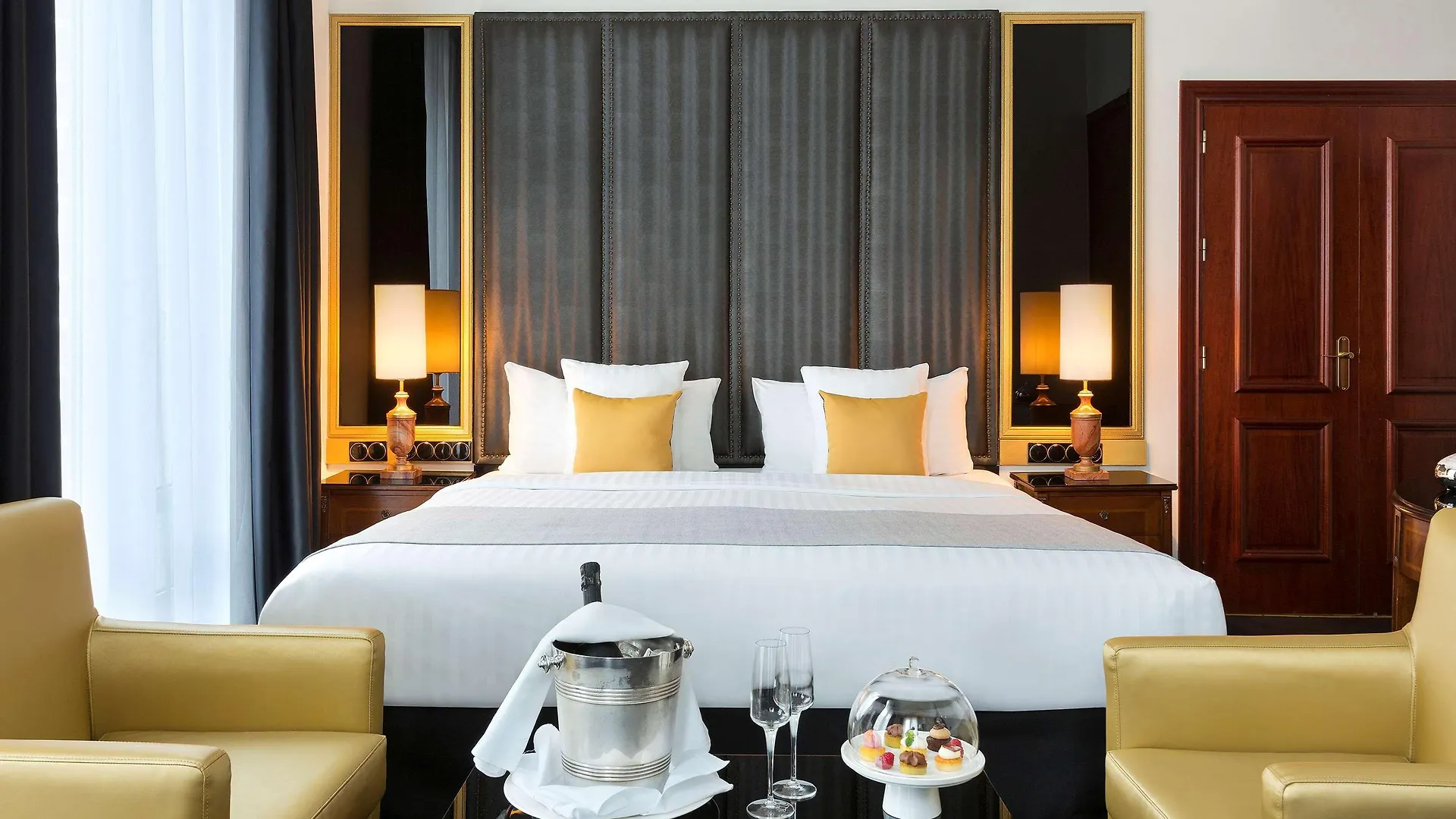 Melia Paris Champs Elysees 4*,
