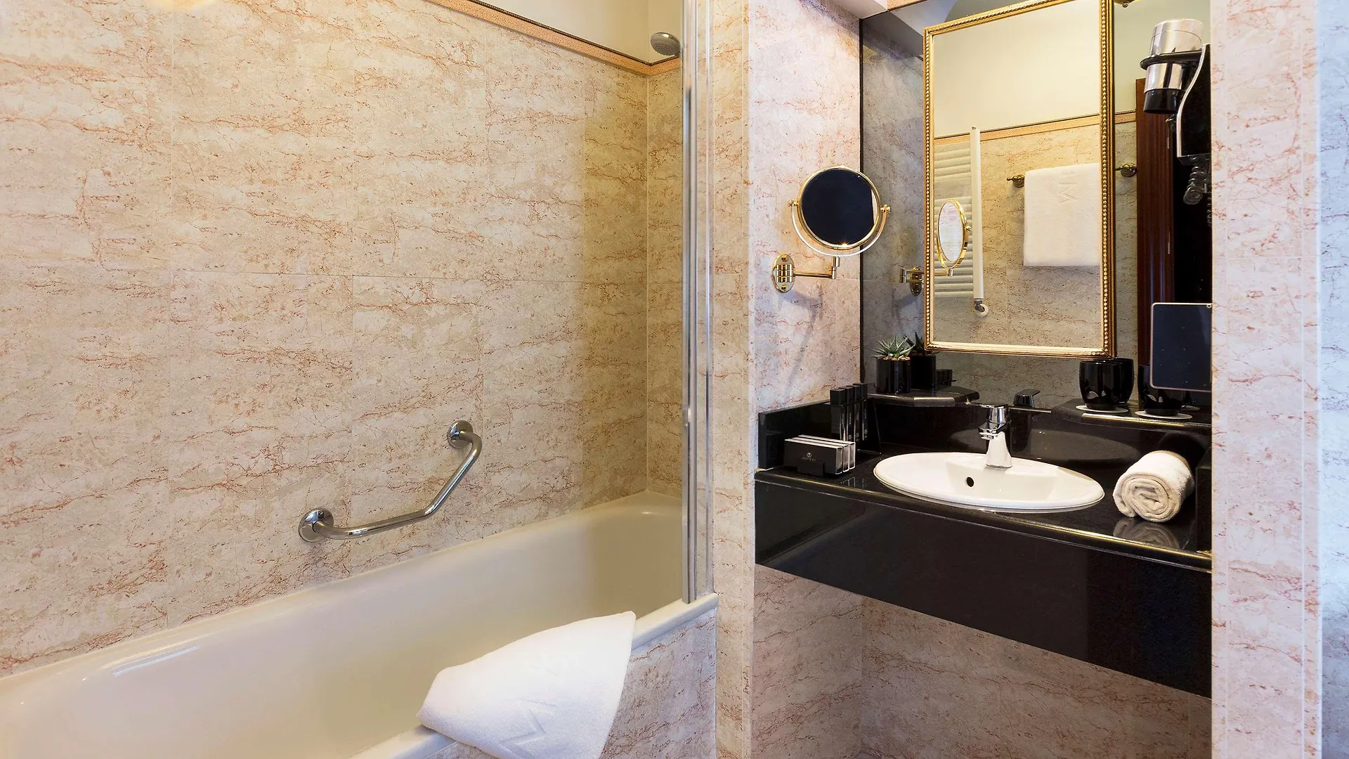 Melia Paris Champs Elysees Отель