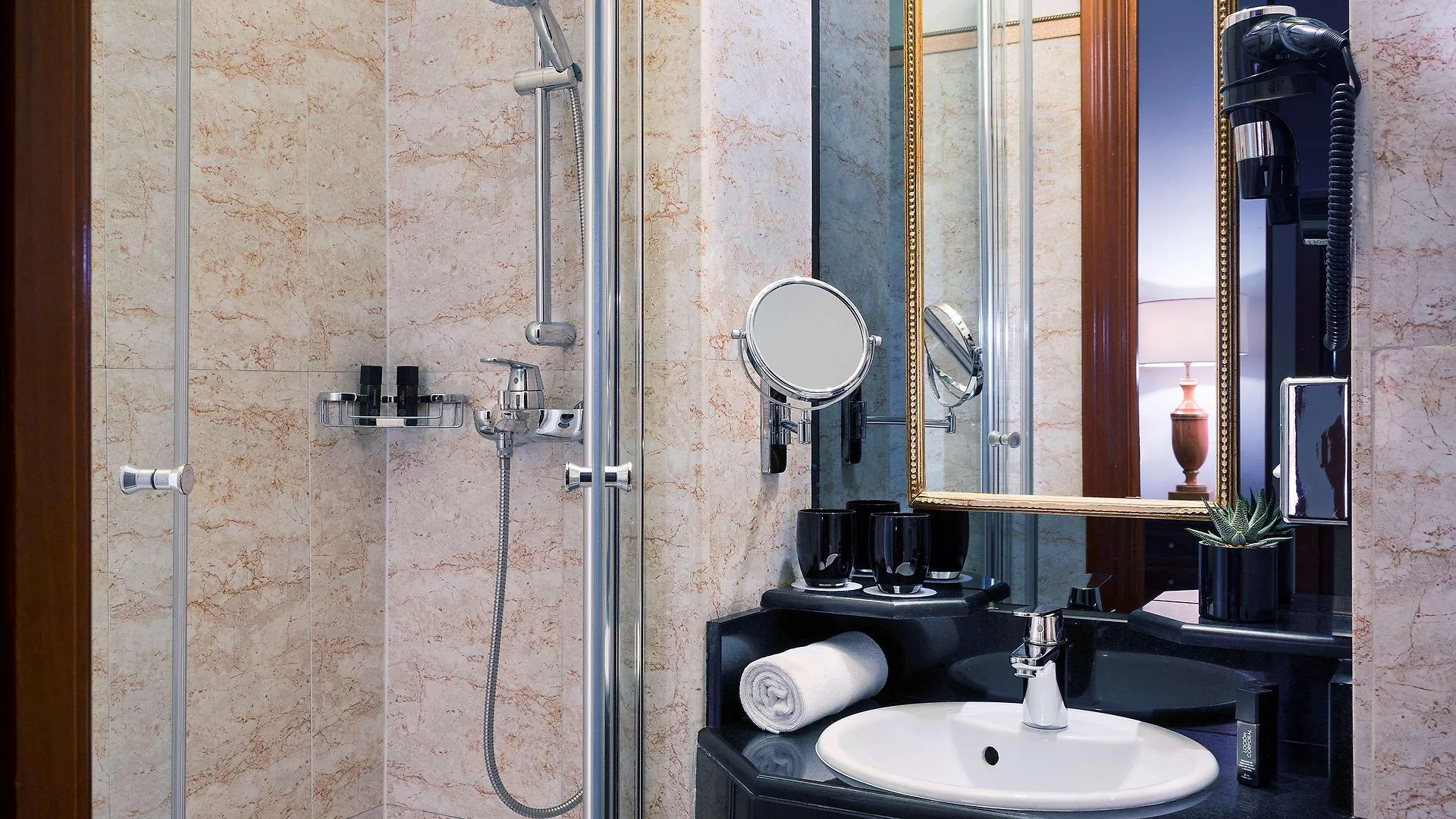 Отель Melia Paris Champs Elysees