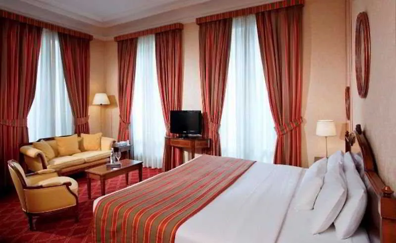Melia Paris Champs Elysees Отель